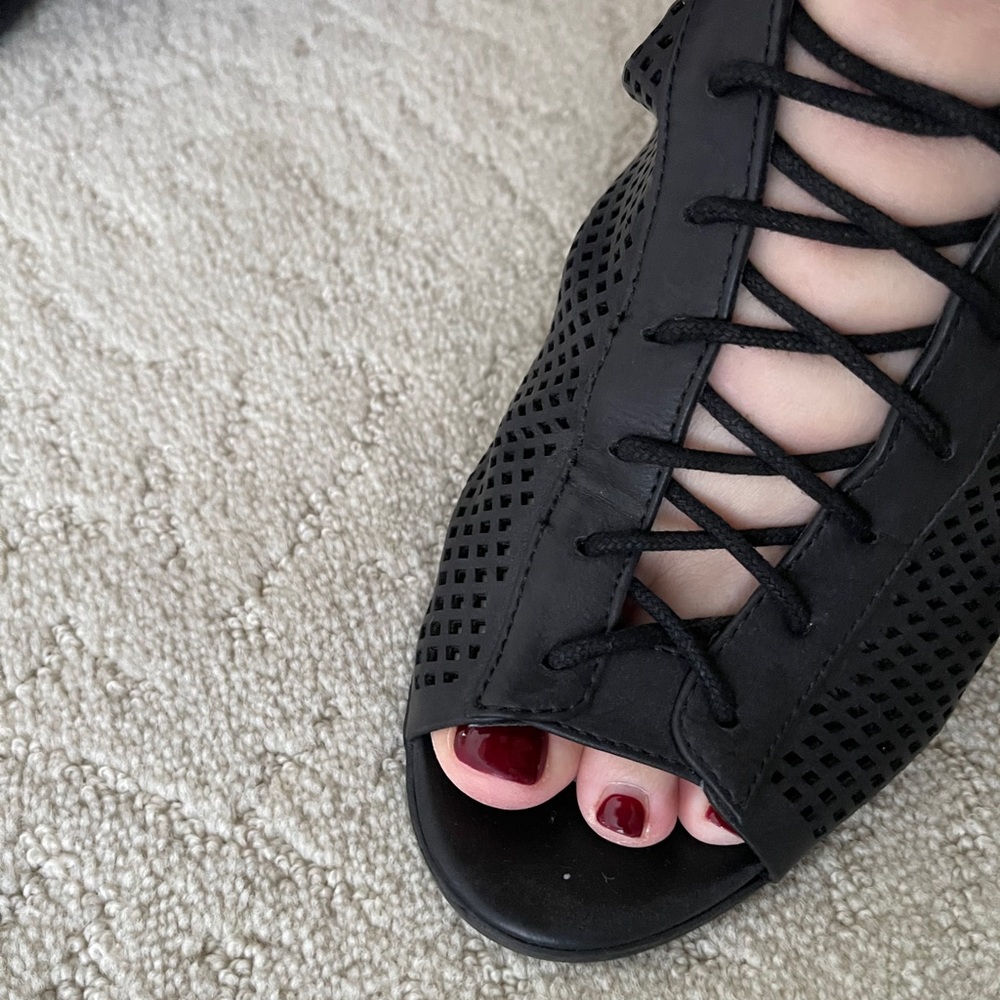 Sandals - Picture 2 of 4